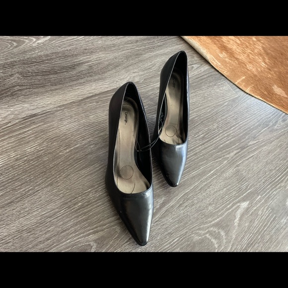 George’s closed toe kitten heels (OG $ ~ 60) size 8 - Picture 4 of 4